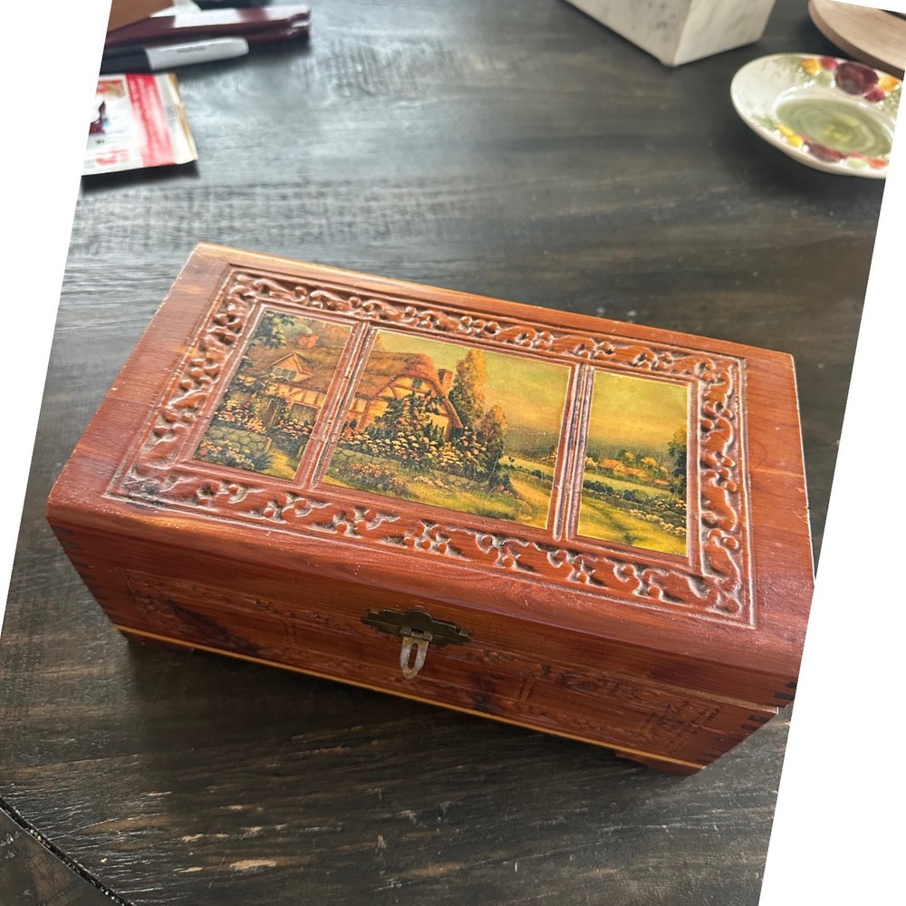 ntage Carved cedar Wood Jewelry Keepsake Box Glass Lid Cottage Scene Footed EUC